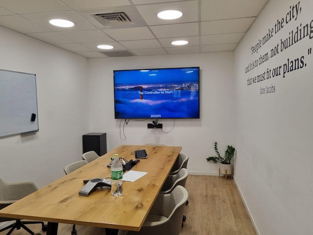 חדר ישיבות משרד להשכרה ברחוב הארבעה ת״א, 250 מטר