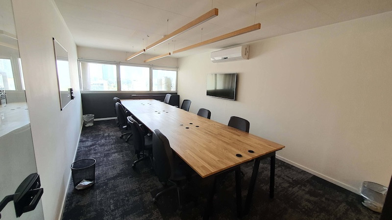 חדר ישיבות משרד מרוהט להשכרה בבית יכין, שרונה ת״א, 280-315 מטר