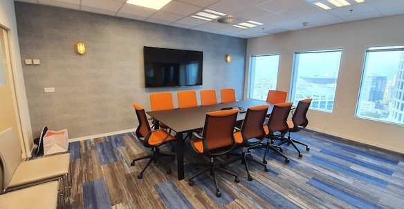 חדר ישיבות משרד מרוהט להשכרה במגדלי עזריאלי, 390 מ״ר