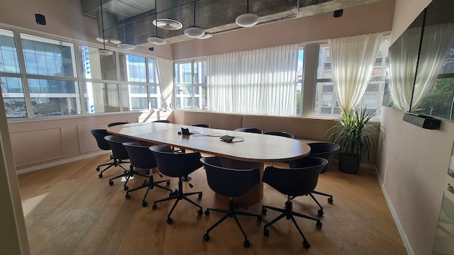 חדר ישיבות משרד מרוהט עם מרפסת 600 מטר להשכרה בתל אביב CheckPoint