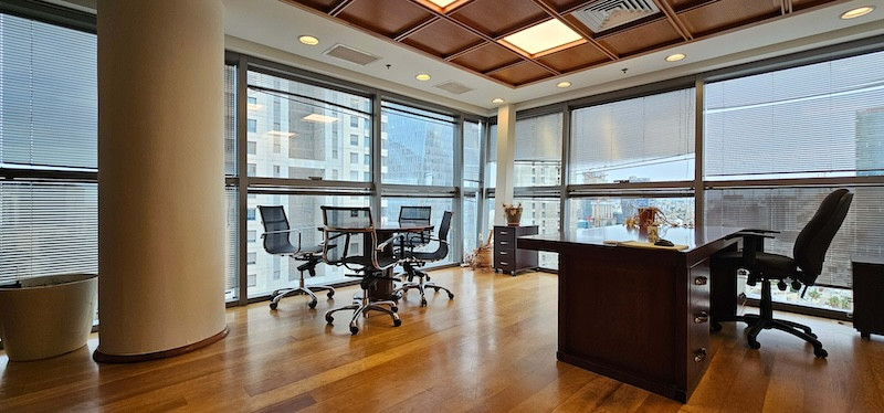 חדר מנהל משרד להשכרה עם מרפסת במגדל פלטיניום, 887 מ״ר, ת״א