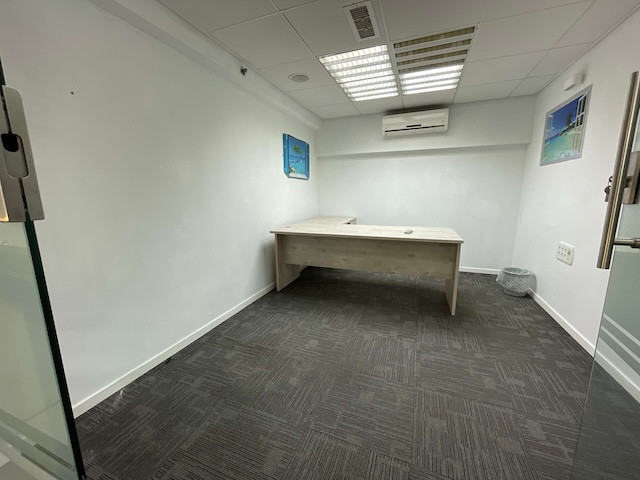 חדר משרד קרקע להשכרה בבית אריאל, 140 מטר