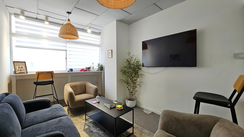 חדר סלון משרד גדול להשכרה בבית קלקא ת״א, 1200 מ״ר