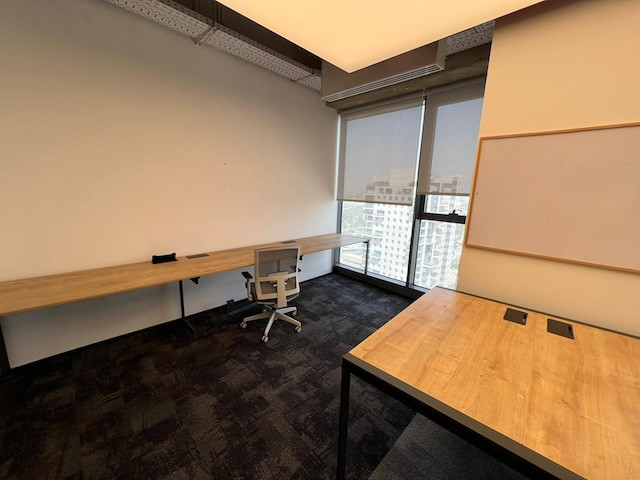 חדר עבודה משרד מרוהט 250 מ״ר במגדלי אלון להשכרה