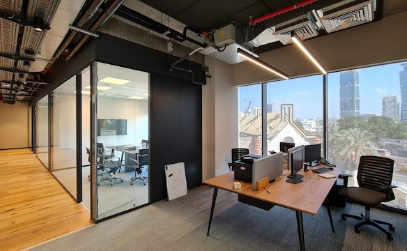 חדר עבודה משרד מרוהט להשכרה במגדלי חג׳ג׳ 400 מ״ר