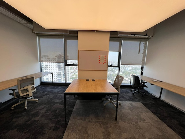 חדר צוות משרד מרוהט 250 מ״ר במגדלי אלון להשכרה