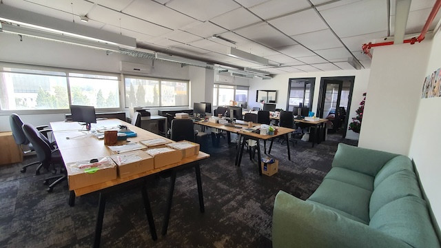 חדר צוות קומה עצמאית להשכרה בבית יכין ת״א, 650 מ״ר