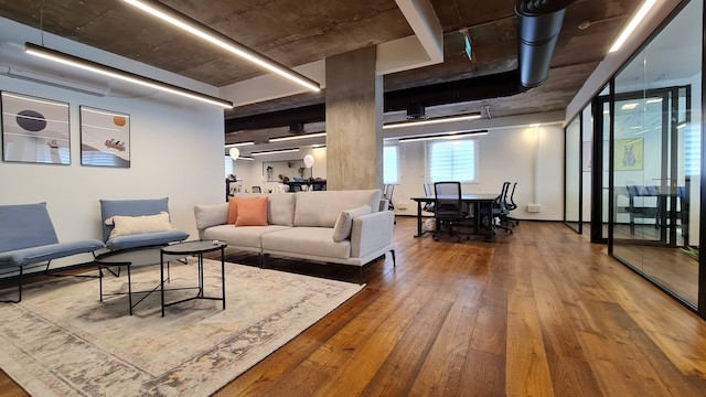 כניסה משרד להשכרה במסגר 53 ת״א, 200 מ״ר