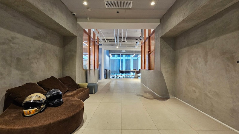 כניסה משרד מרוהט עם מרפסת במגדל סקיי תל אביב, 450 מ״ר