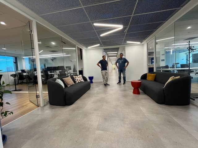 לאונג משרד גדול להשכרה במגדל פז בבורסה, 525-909 מ״ר