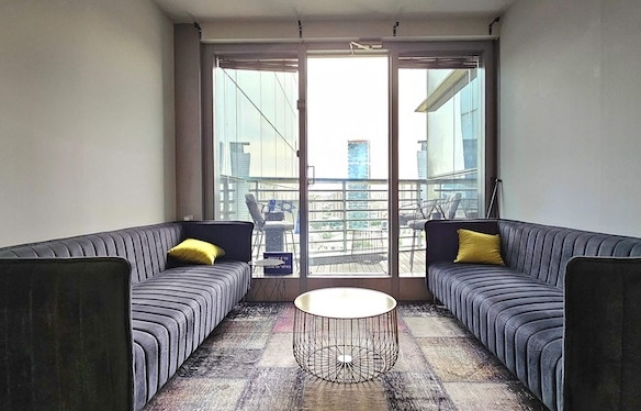 לאונג משרד להשכרה עם מרפסת בתל אביב, מגדל פלטיניום, רח׳ הארבעה, שרונה