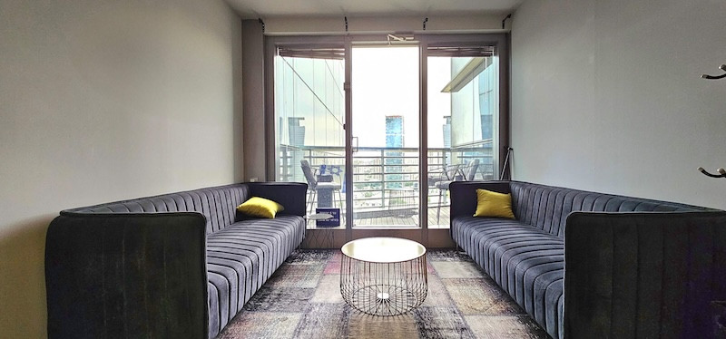 לאונג משרד להשכרה עם מרפסת בתל אביב, מגדל פלטיניום, רח׳ הארבעה, שרונה