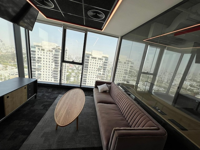 לאונג משרד מרוהט 250 מ״ר במגדלי אלון להשכרה