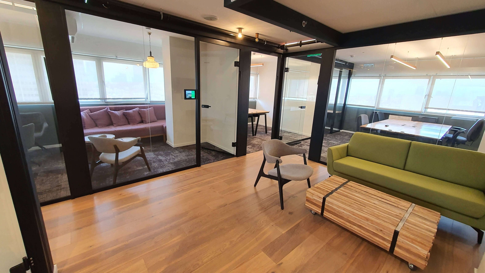 לאונג משרד מרוהט להשכרה בבית יכין, שרונה ת״א, 280-315 מטר