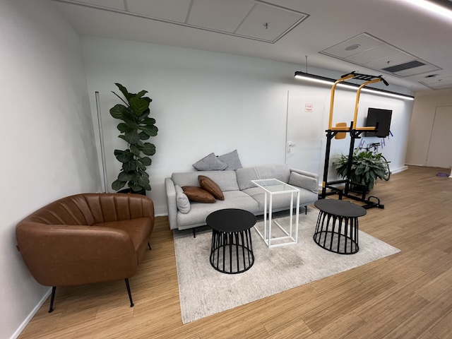 לאונג משרד מרוהט עם נוף לים להשכרה בבית רובינשטיין תל אביב