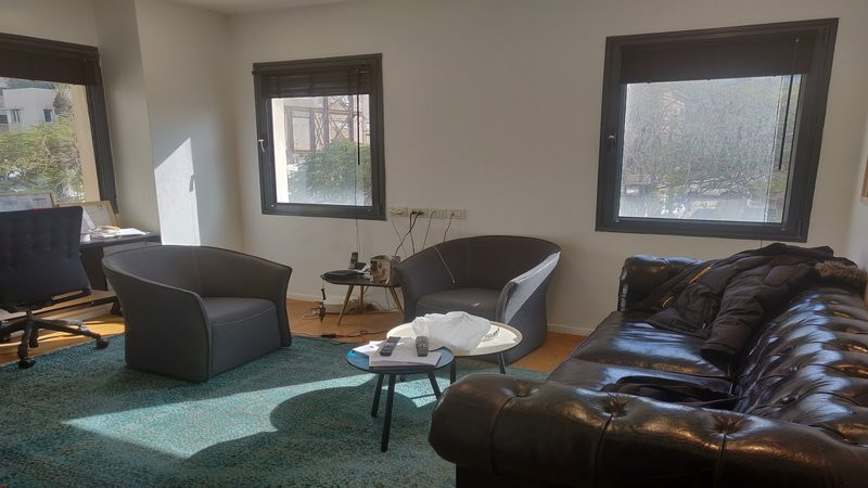 להשכרה ברוטשילד 300 מר - פינות ישיבה