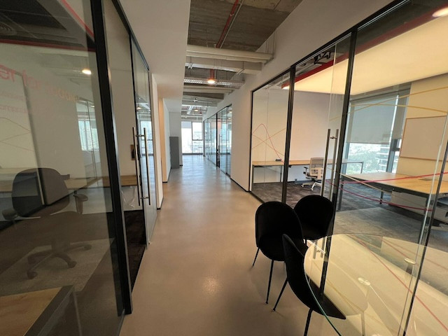 מבואה משרד מרוהט 250 מ״ר במגדלי אלון להשכרה