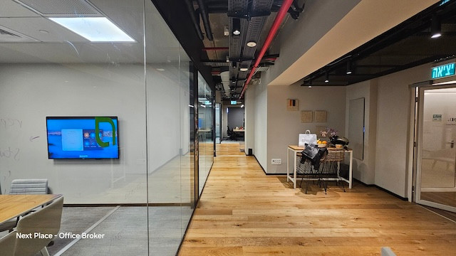 מבואה משרד מרוהט להשכרה במגדלי חג׳ג׳ 400 מ״ר