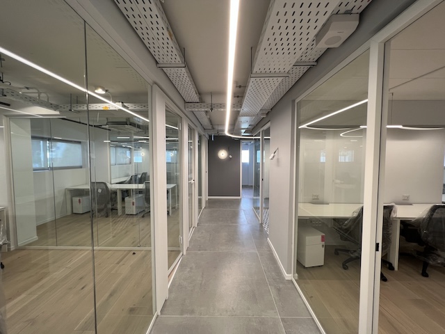 מבואה משרד מרוהט עם מרפסת להשכרה בתל אביב, עין זיתים 4, 250-500 מ״ר