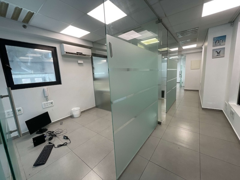 מבואה משרד קרקע להשכרה בבית אריאל, 140 מטר