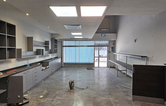 מטבח בניין עצמאי להשכרה עם מרפסת בת״א 660-1280 מטר