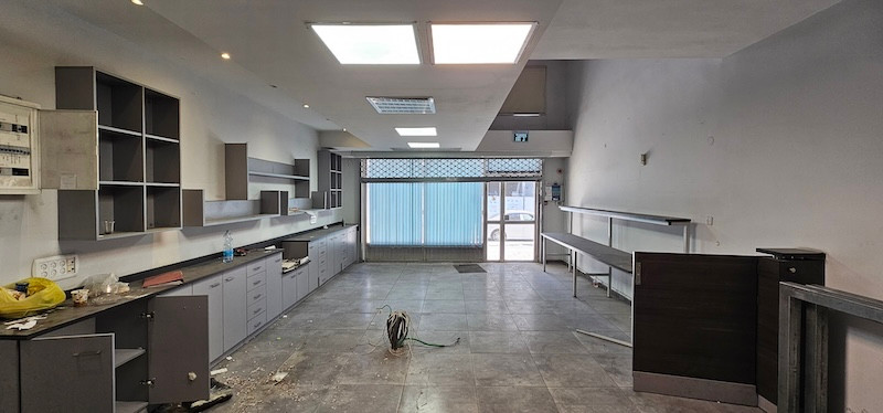 מטבח בניין עצמאי להשכרה עם מרפסת בת״א 660-1280 מטר