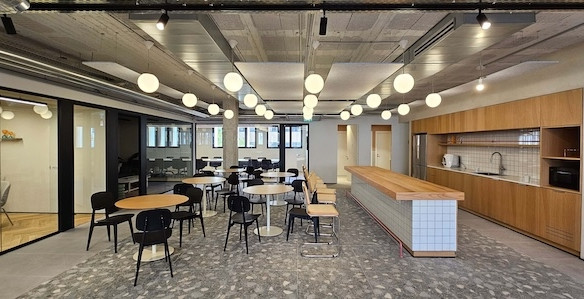 מטבח משרד 507 מ״ר עם מרפסת להשכרה בבית ביפר, SWITCHUP, הבורסה ר״ג