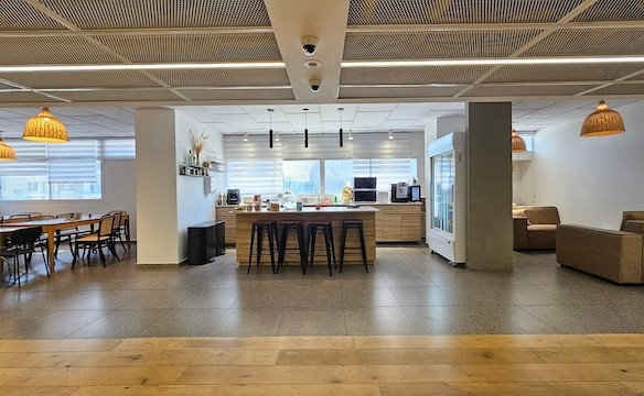 מטבח משרד גדול להשכרה בבית קלקא ת״א, 1200 מ״ר