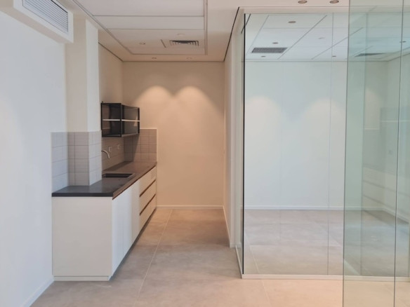 מטבח משרד להשכרה 100 מ״ר באקרו סביון, קריית אונו