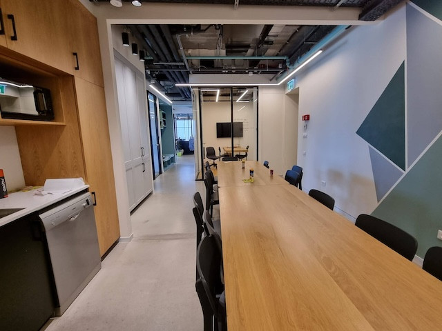 מטבח משרד להשכרה במגדלי אלון תל אביב 400 מ״ר