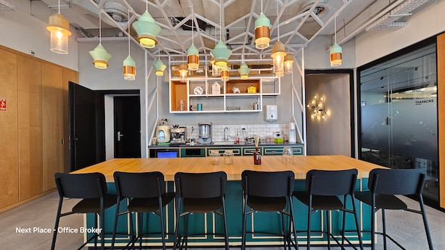 מטבח משרד להשכרה בעזריאלי שרונה, 1875 מ״ר