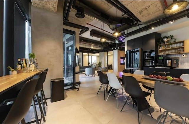 מטבח משרד להשכרה עם מרפסת במגדל סוזוקי ת״א, קומה 8, 400 מ״ר (Cervello)