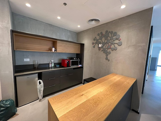 מטבח משרד מרוהט 250 מ״ר במגדלי אלון להשכרה