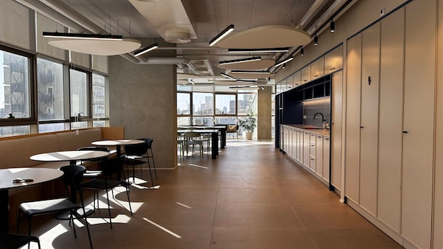 מטבח משרד מרוהט להשכרה 650 מ״ר בבית ויקטוריה