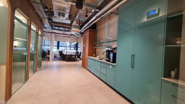 מטבח משרד מרוהט עם מרפסת 600 מטר להשכרה בתל אביב CheckPoint