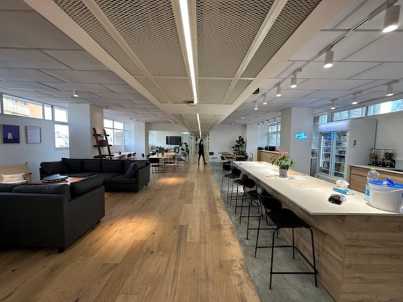 מטבח משרד עם מרפסת להשכרה בבית קלקא, (PrettyDamnQuick) ת״א