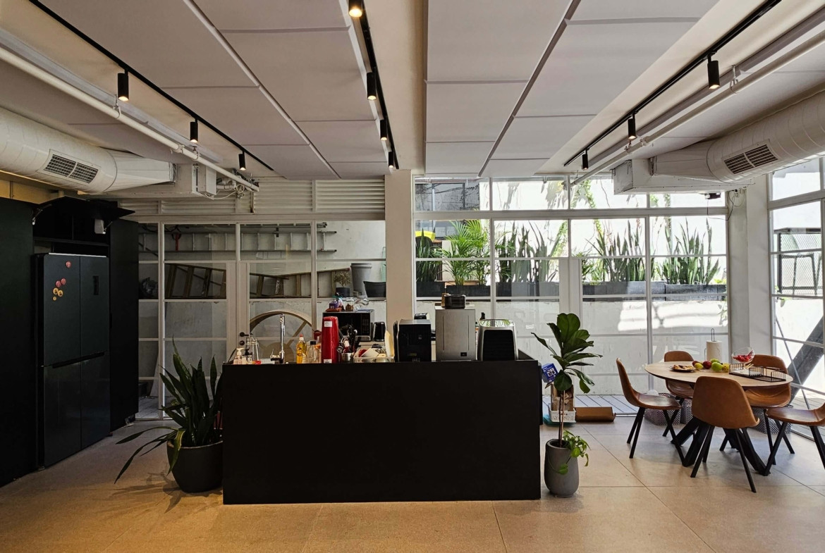 מטבח משרד קרקע 500 מ״ר עם מרפסת להשכרה ברחוב המסגר ת״א