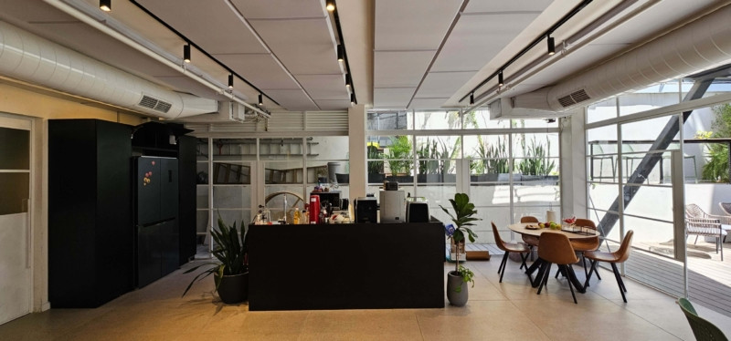 מטבח משרד קרקע 500 מ״ר עם מרפסת להשכרה ברחוב המסגר ת״א