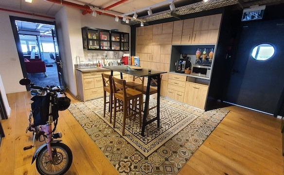 מטבח קומה עצמאית להשכרה בבית יכין ת״א, 650 מ״ר