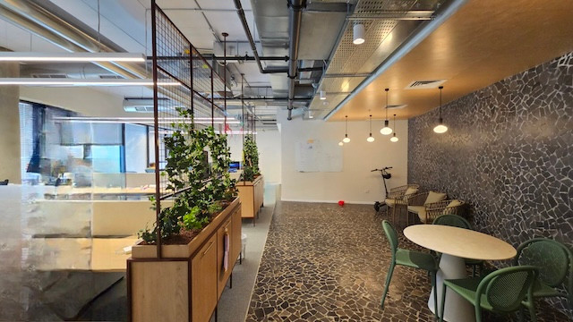 מטבחון ישיבה משרד עם מרפסת להשכרה במגדלי דה וינצ׳י תל אביב, 350 מ״ר