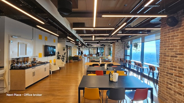 מטבחון משרד להשכרה במגדלי אלון תל אביב, 1500 מטר