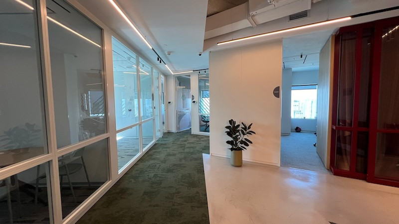 מסדרון משרד בעזריאלי ת״א להשכרה, קומה 41, 841 מ״ר