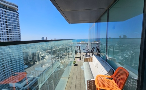 מרפסת להשכרה במגדלי הארבעה בת״א, משרד עם מרפסת ומרוהט 750 מ״ר