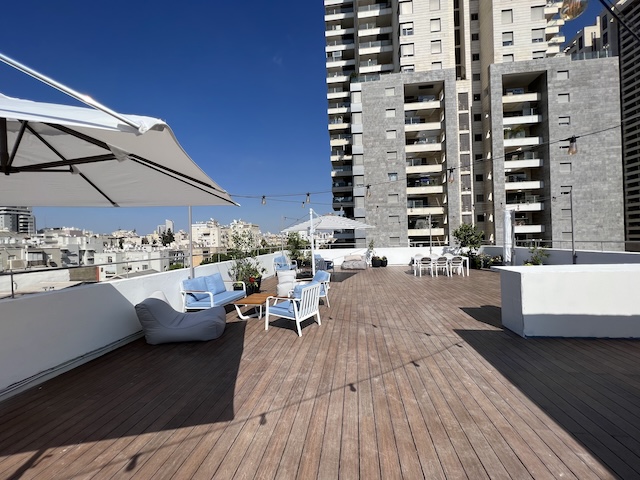 מרפסת משרד מרוהט עם מרפסת להשכרה בתל אביב, עין זיתים 4, 250-500 מ״ר