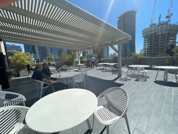 מרפסת משרד קרקע להשכרה בבית אריאל, 140 מטר