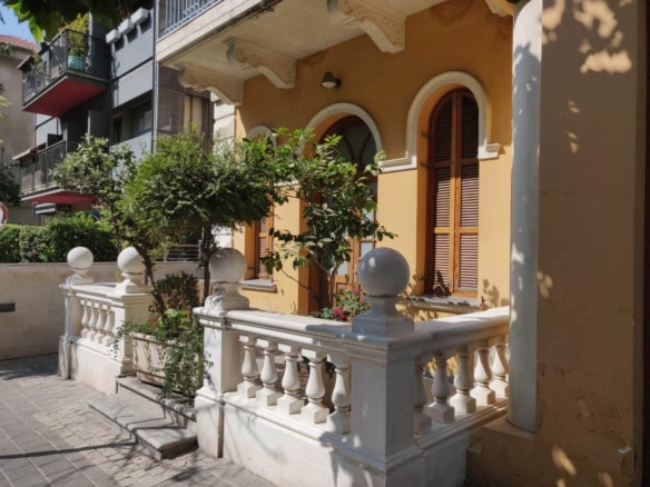 מרפסת משרד קרקע להשכרה בבלפור 15 ת״א, 220 מר