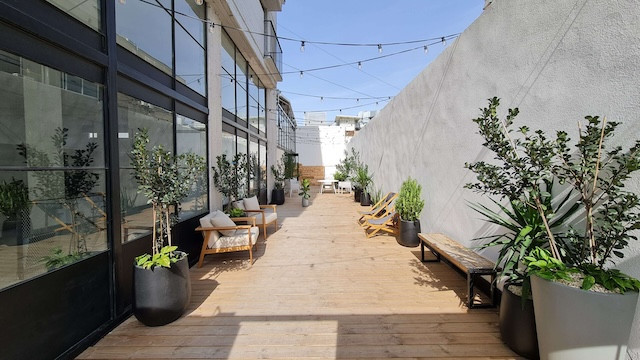 מרפסת משרדים בבניין עצמאי להשכרה בתושיה 17 תל אביב, 225-1550 מטר