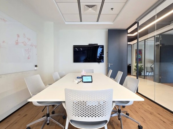 משרד 268 מר באקרו תל אביב - חדר ישיבות