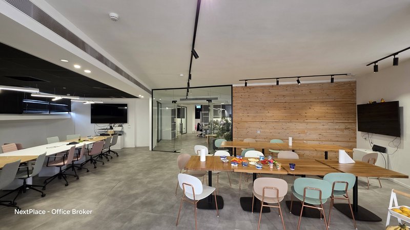 משרד גדול במונטיפיורי - מטבח ופינות אוכל