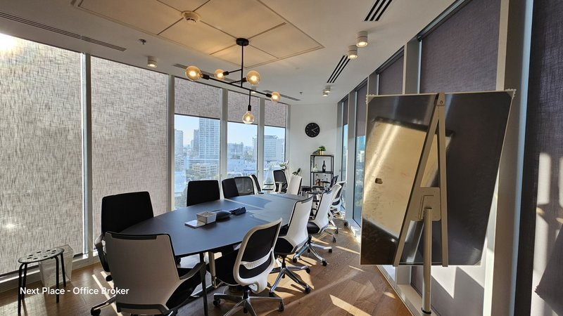 משרד מרוהט במגדל WE - חדר ישיבות גדול